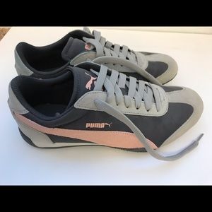 Women’s puma sneakers